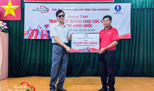 THE CHARITY CLUB WARM WITH LOVE AWARDED 20 SCHOLARSHIPS TO BLIND ASSOCIATION OF HO CHI MINH CITY